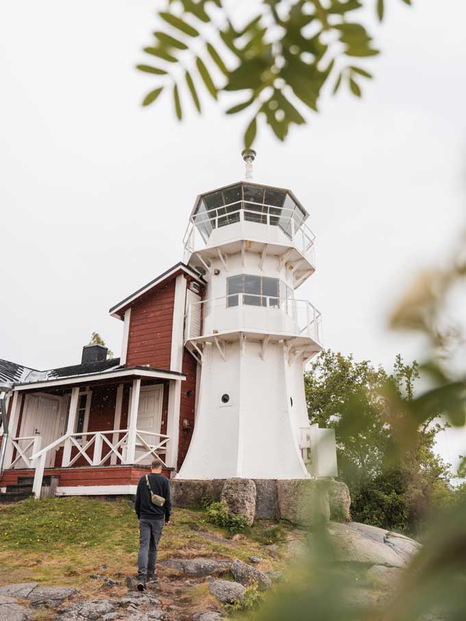 eindrucksvoller Leuchtturm an der Westküste Finnlands