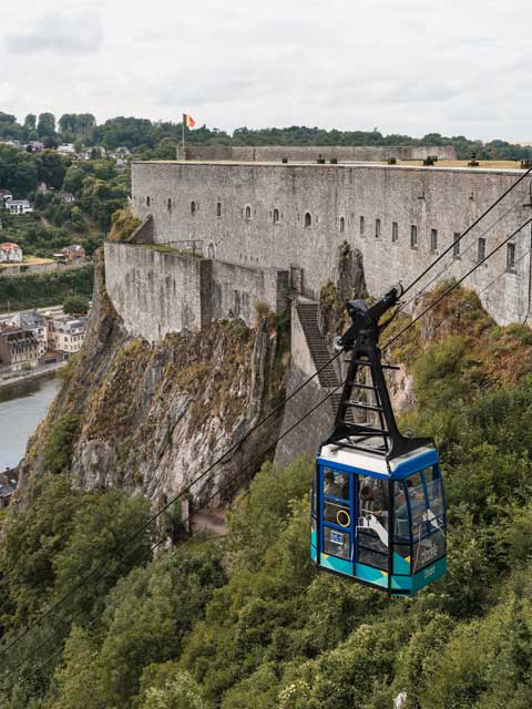 Mit der Seilbahn auf die Zitadelle in Dinant Wallonie