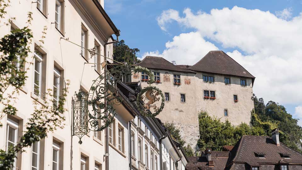 Blick auf die Schattenburg in Feldkirch