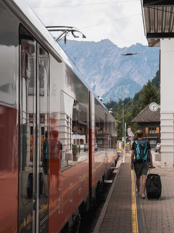Ankunft im Montafon mit der Bahn