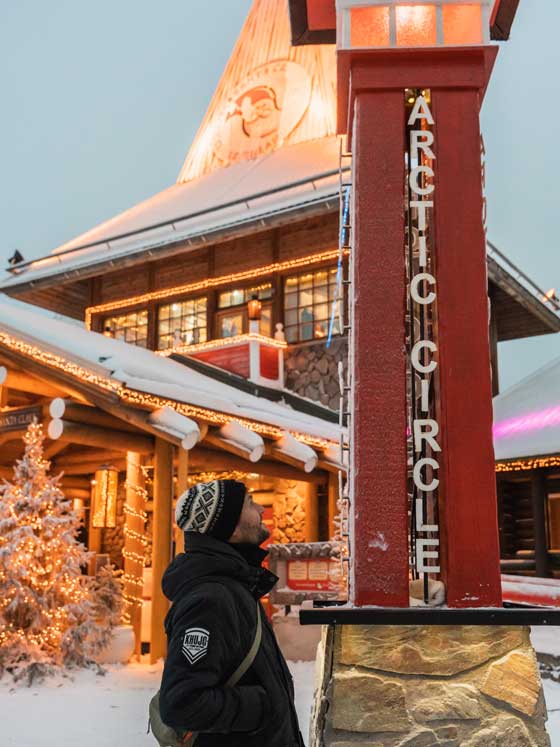 Der Polarkreis im Weihnachtsmanndorf in Rovaniemi