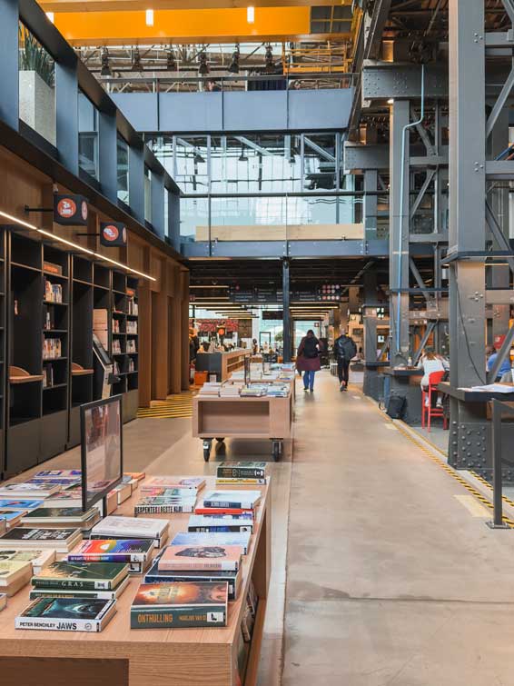 LocHal Bibliothek in Tilburg Niederlande