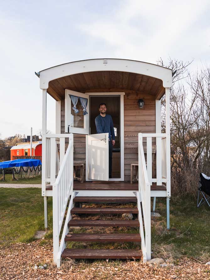 Zirkuswagen mare im camp Langholz