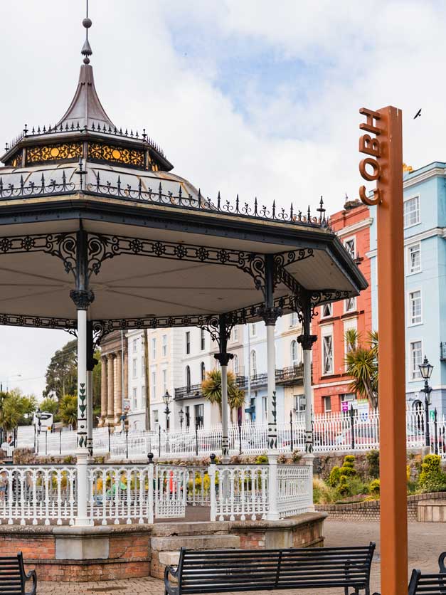 Cobh per Zug