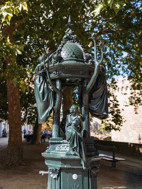 Brunnen 2 von Wallace in Nantes