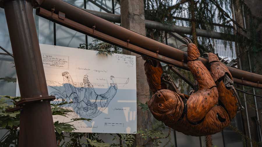 Faultier in der Galerie de Machines in Nantes Frankreich